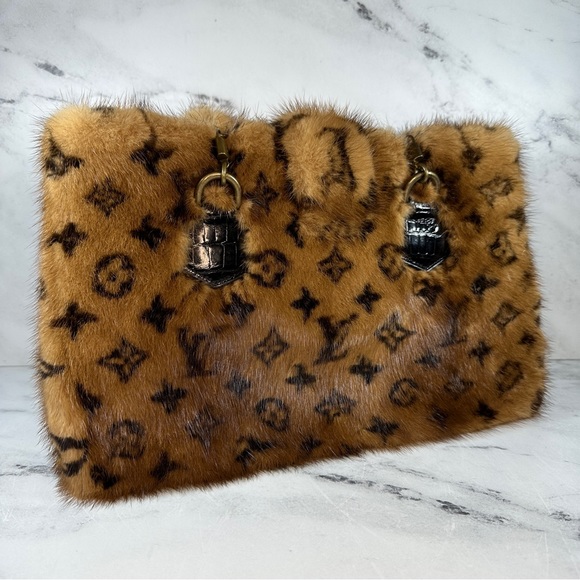 ❌❌ Louis Vuitton Mink Bag Monogram Les Extraordinnaires Le Fableux Fur tote - Picture 3 of 16